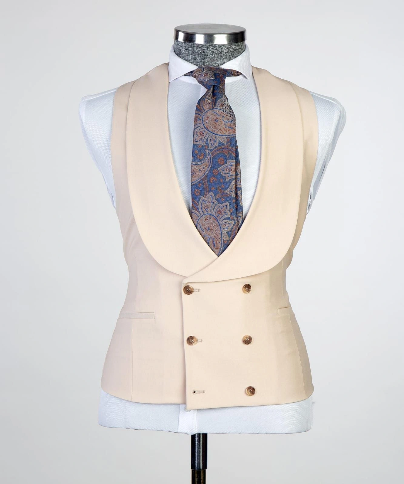 Tre stykker Klassisk Beige Jakkesæt: Elegance for Manden, Klar til Succes.
